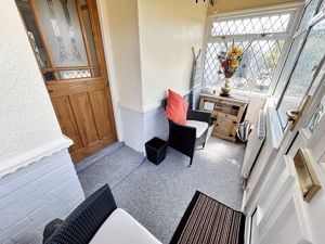 Front porch/sun lounge- click for photo gallery